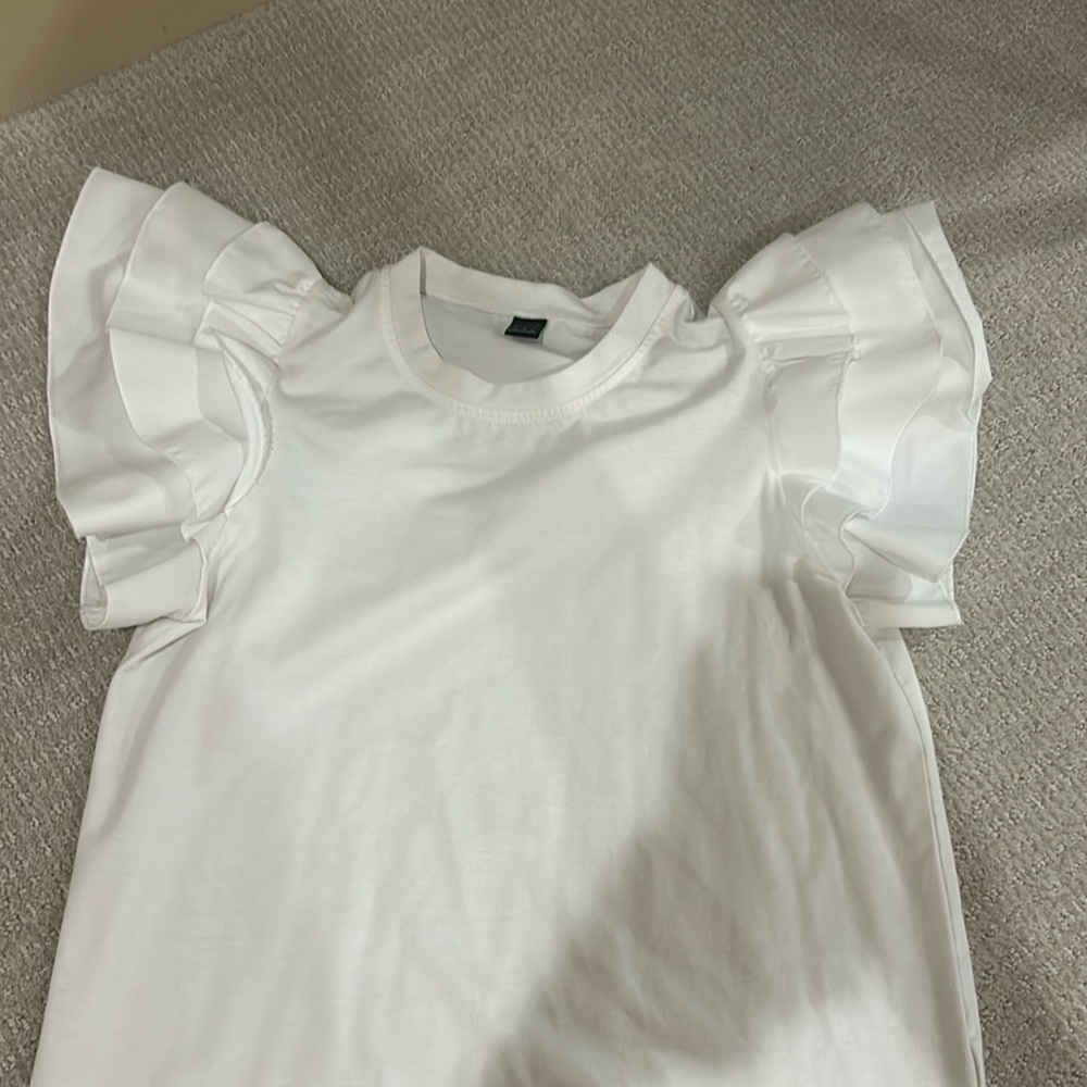 Plain white T-shirt with ruffles on the shoulders